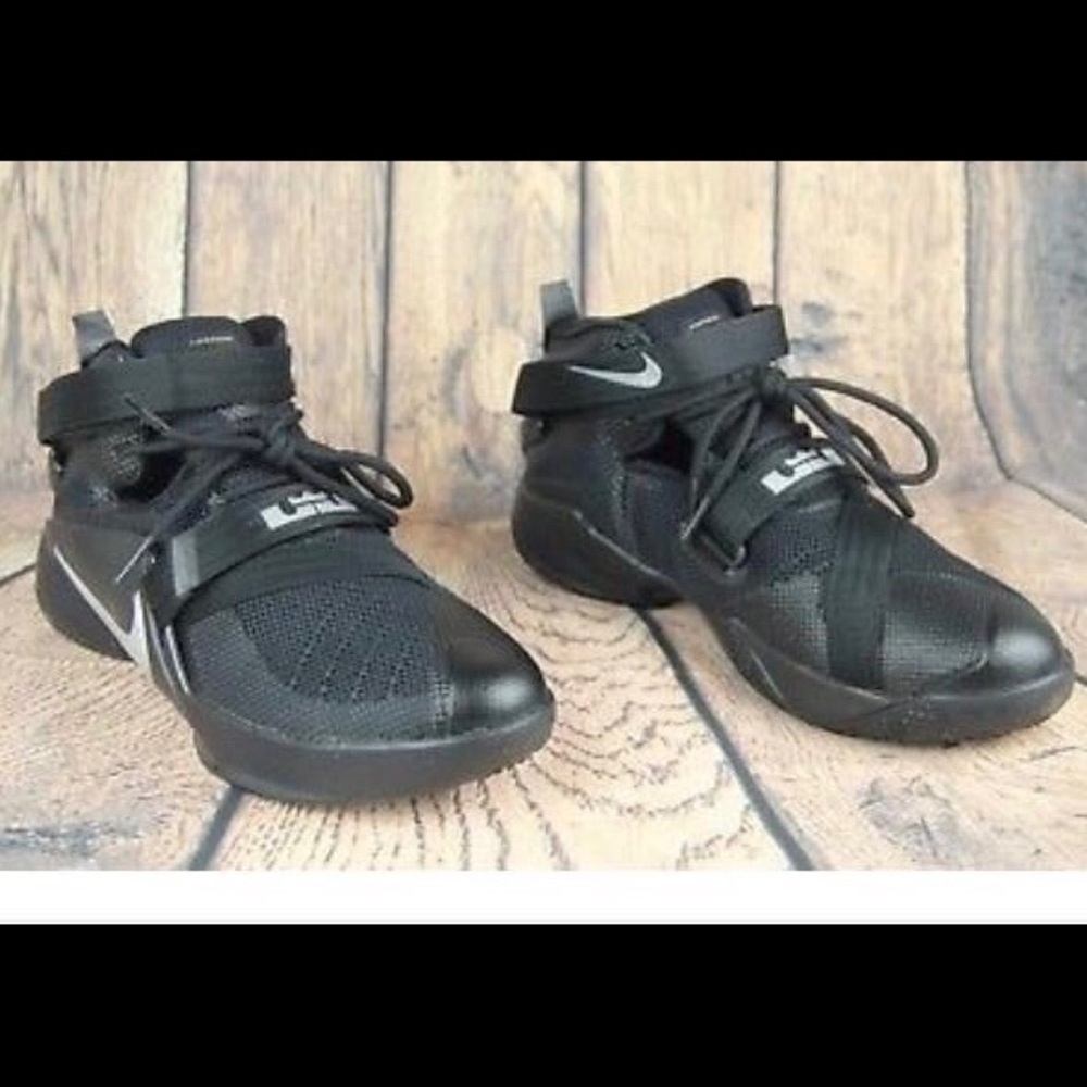 Nike LeBron James Soldier lX Basketball Sneakers